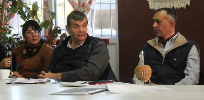 web-Se-realizo-en-Picun-Leufu-la-segunda-Mesa-de-Trabajo-de-riego-y-produccion-40-696x344 (1)