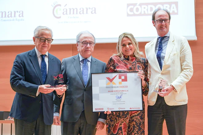 Momento de la entrega del reconocimiento